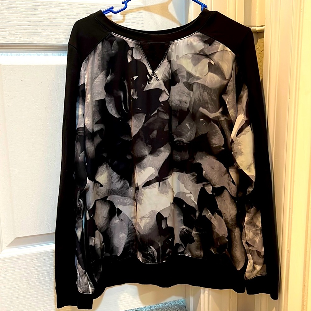 Excellent condition Massimo floral sweater size XL